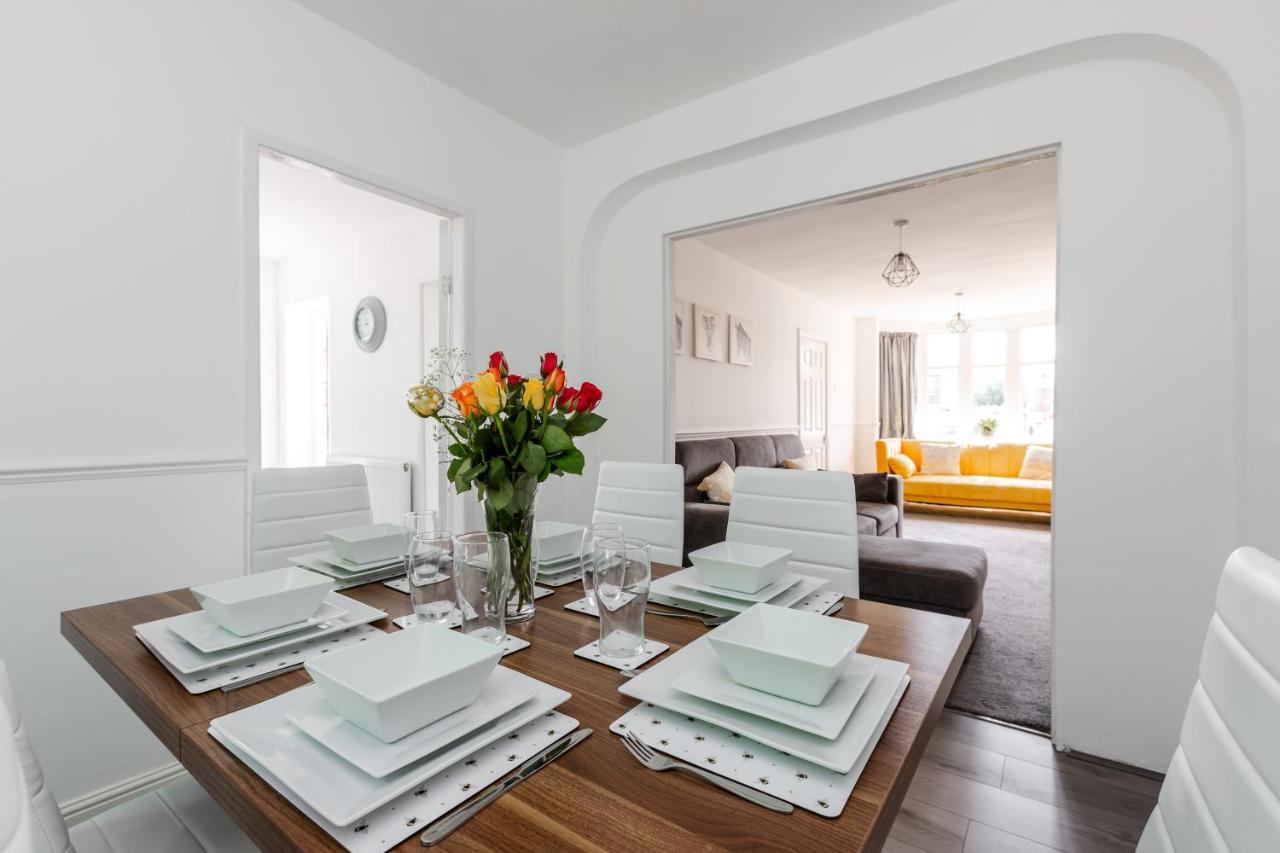 Вилла 1 Mile To Etihad Stadium & Coop Arena, Free Parking, 7 Ppl Манчестер Экстерьер фото