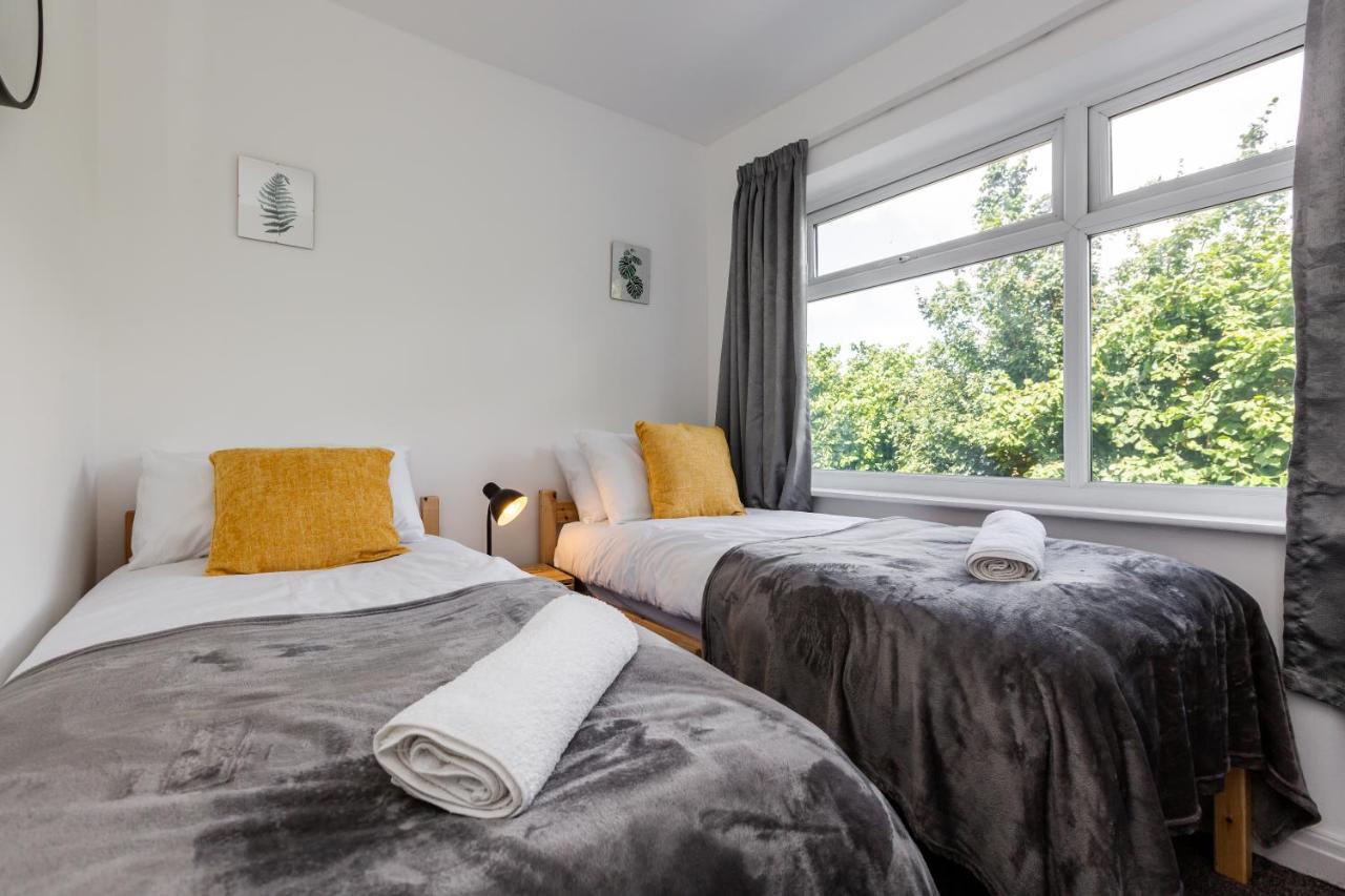 Вилла 1 Mile To Etihad Stadium & Coop Arena, Free Parking, 7 Ppl Манчестер Экстерьер фото
