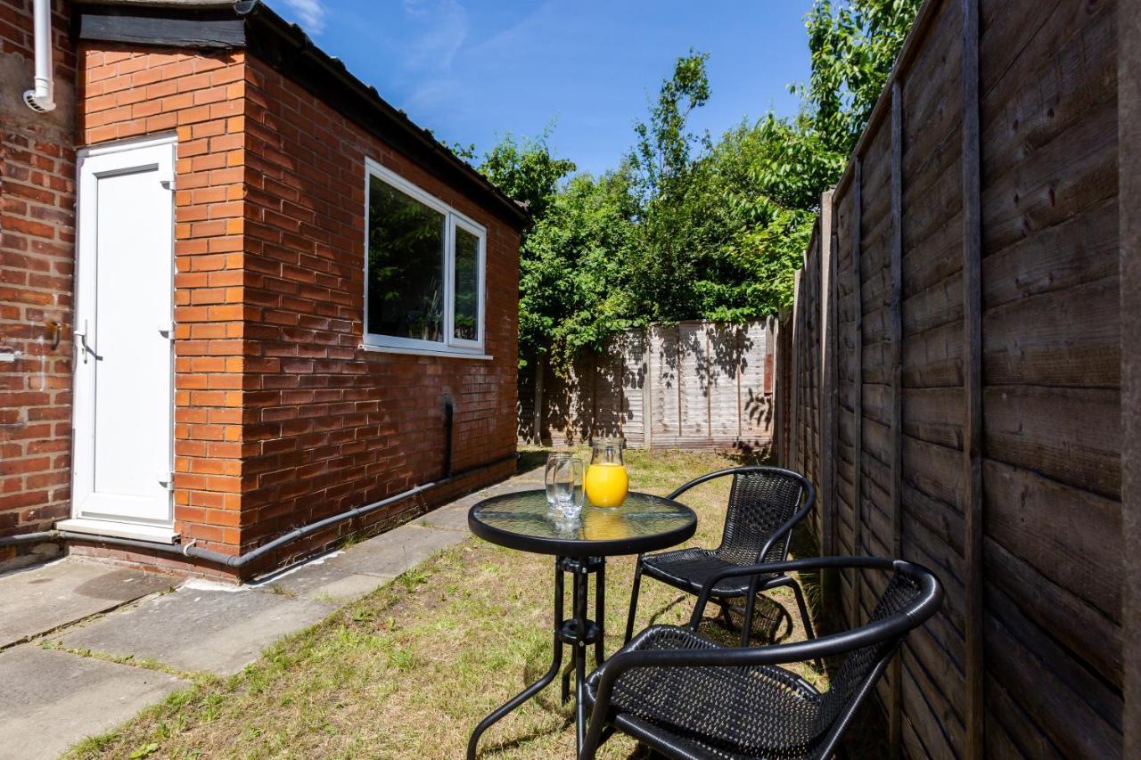 Вилла 1 Mile To Etihad Stadium & Coop Arena, Free Parking, 7 Ppl Манчестер Экстерьер фото